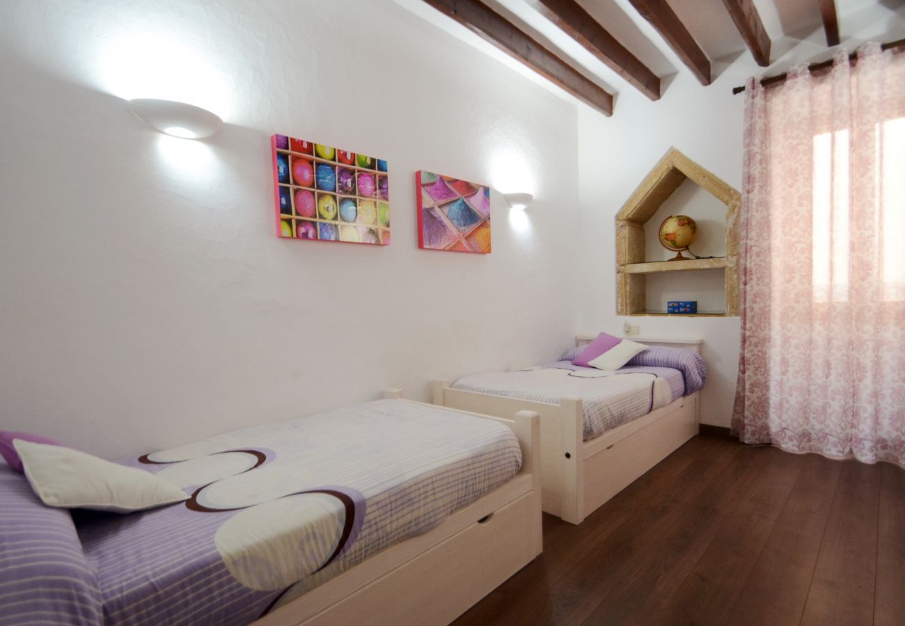 Casa en Alcúdia - C. Ca Na Polida, house in Alcudia with WiFi