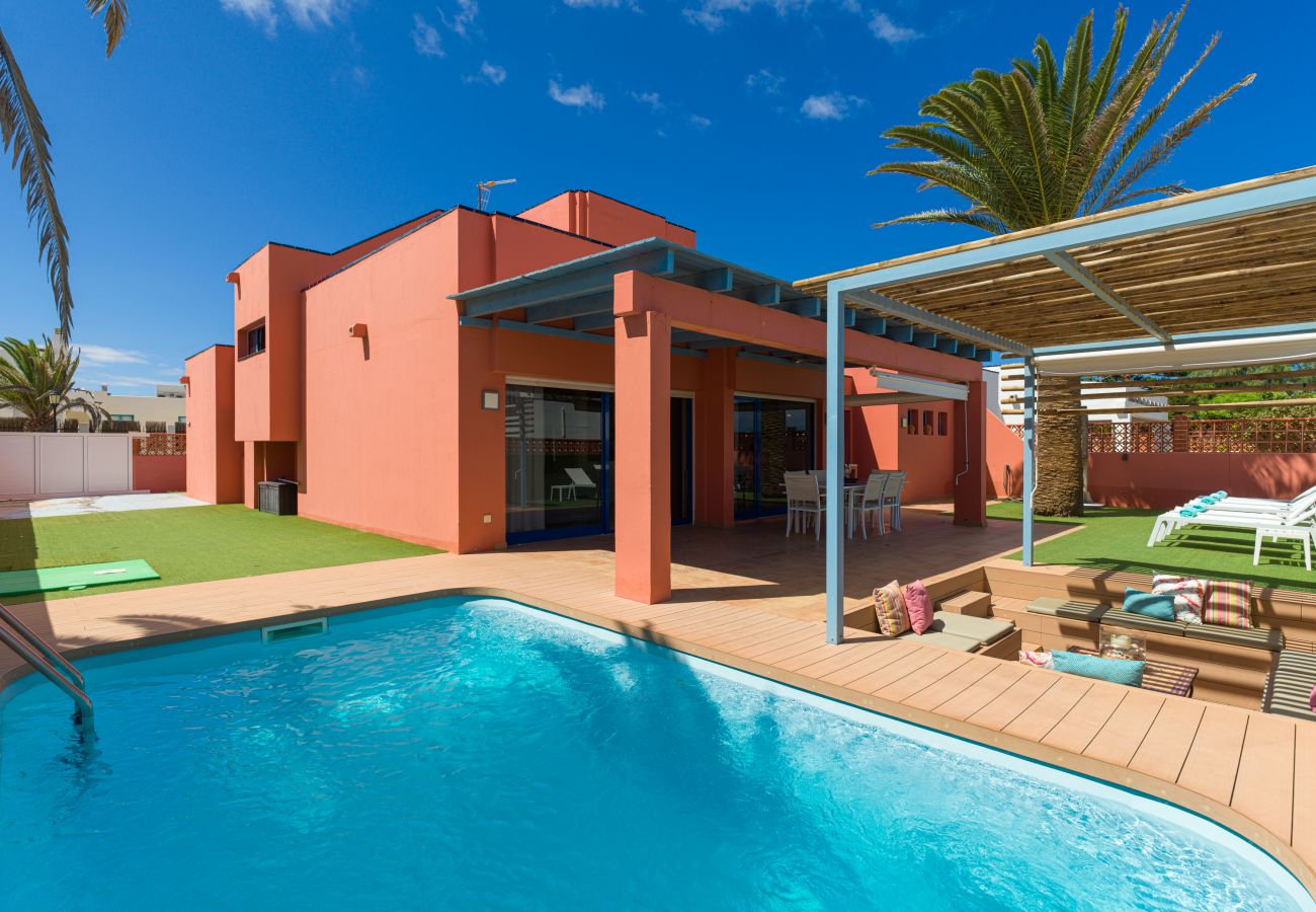 Villa en Corralejo - Long Beach with pool By CanariasGetaway