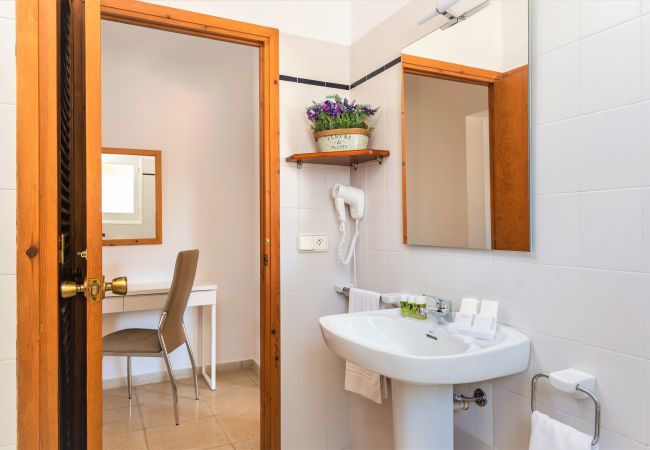 Apartamento en Cala´n Blanes - Menorca-APTO H / C.BRUT Apartamento en Cala´n Blanes - Menorca-APTO H / C.BRUT