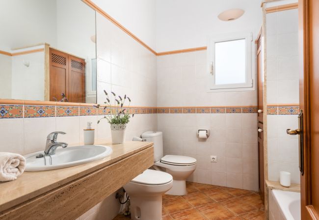 Villa en Cap d´Artruix - Menorca Fucsia Villa en Cap d´Artruix - Menorca Fucsia