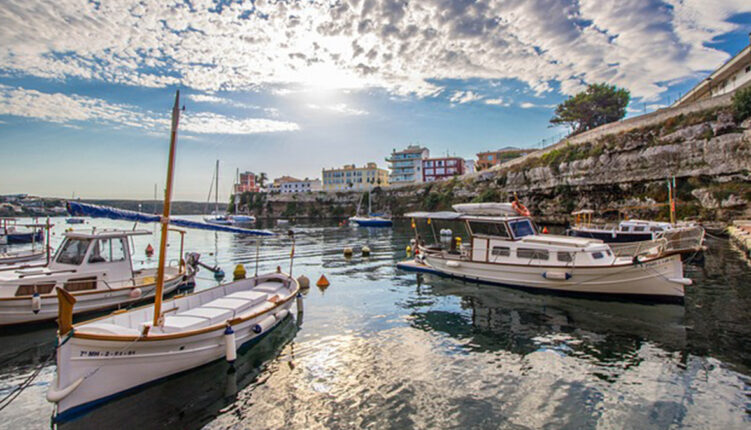 Las mejores excursiones en barco en Menorca